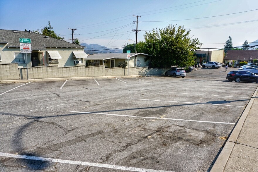 More Photos Of 2347-2351 Honolulu Ave, Montrose Office For Lease