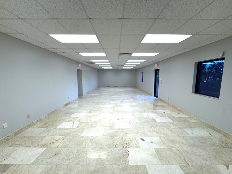 More Photos Of 391 Cable Industrial Way, Carrollton Warehouse For Lease