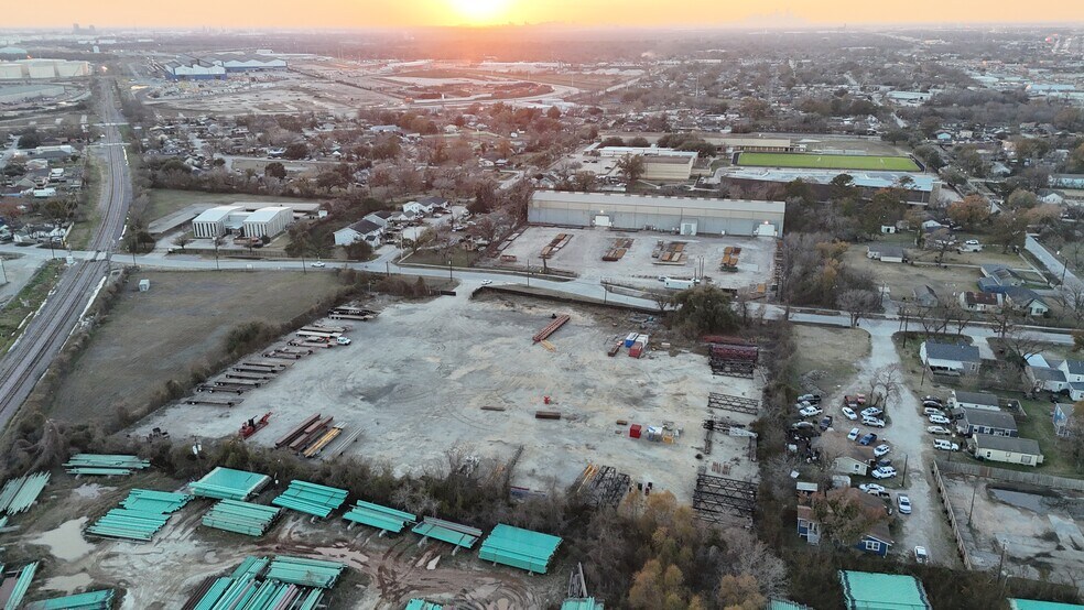 More Photos Of 1430 Miles st, Houston Manufacturing For Lease