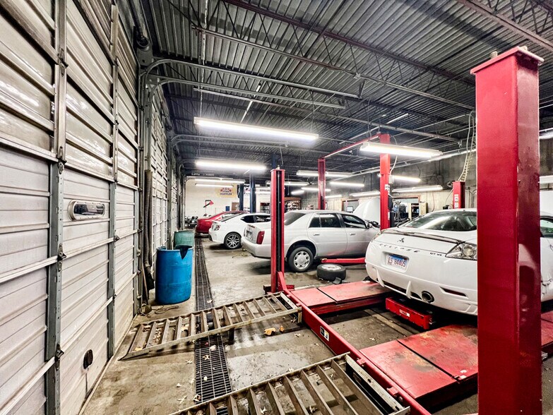 More Photos Of 1005 N Belt W, Belleville General Retail For Sale