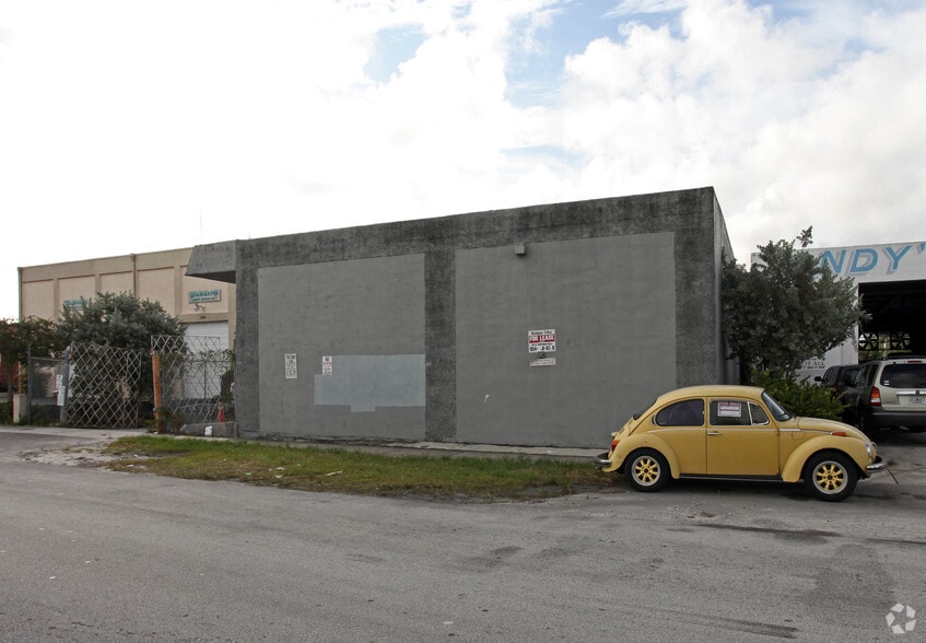 More Photos Of 5916 SW 25th St, West Park Warehouse For Lease