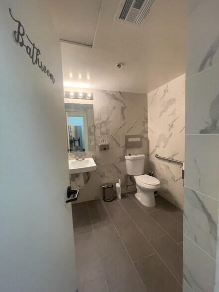 More Photos Of 707 E Tahquitz Canyon Way, Palm Springs Medical For Lease