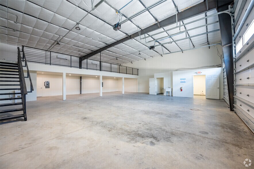 More Photos Of 4061 Thomas St, Oxford Unknown For Lease