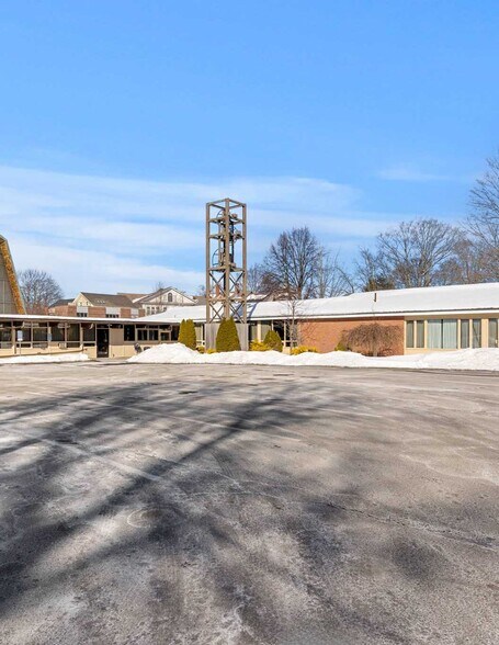 More Photos Of 16 Sylvan St, Danvers Religious Facility For Lease
