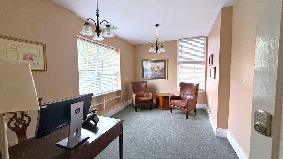 More Photos Of 106 Wellington Pl, Cincinnati Office Residential For Lease