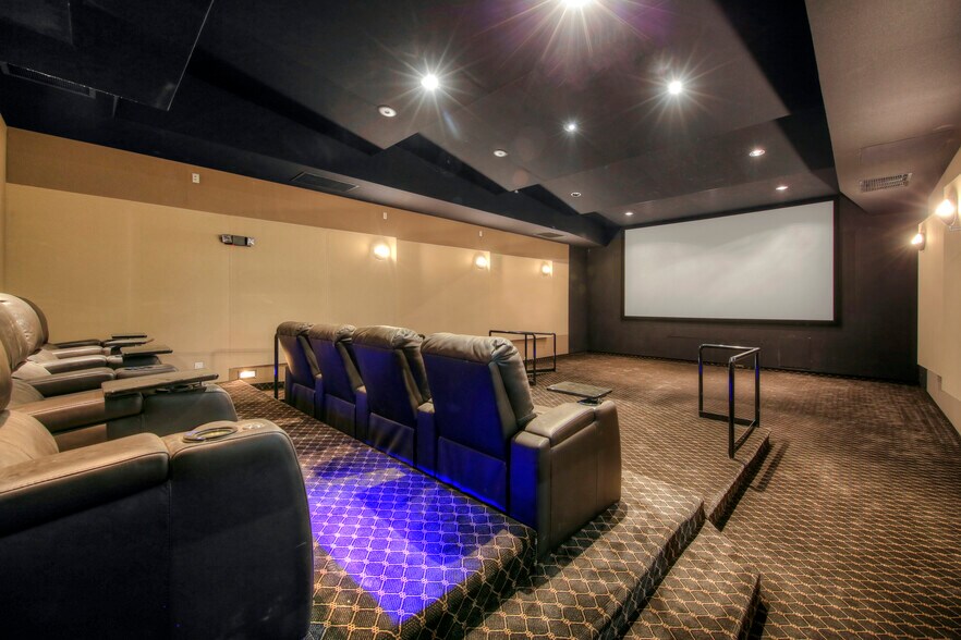 More Photos Of 5325 Topanga Canyon Blvd, Woodland Hills Office Residential For Lease