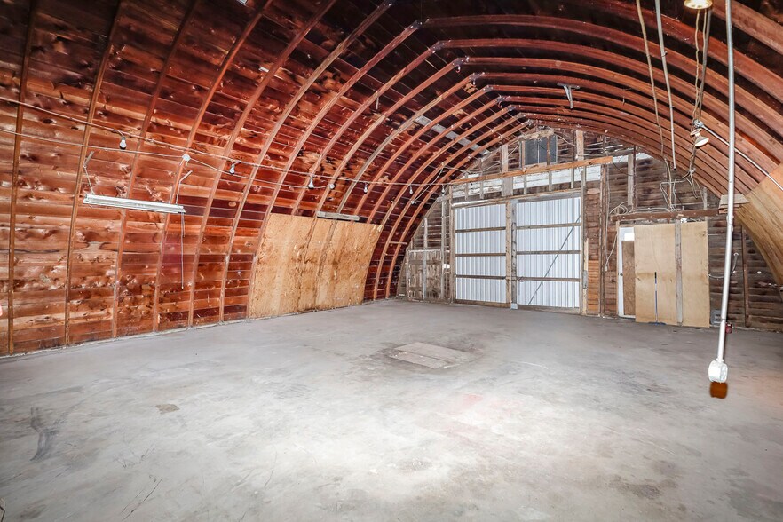 More Photos Of 201 W Silknitter St, Rose Hill Self Storage For Sale