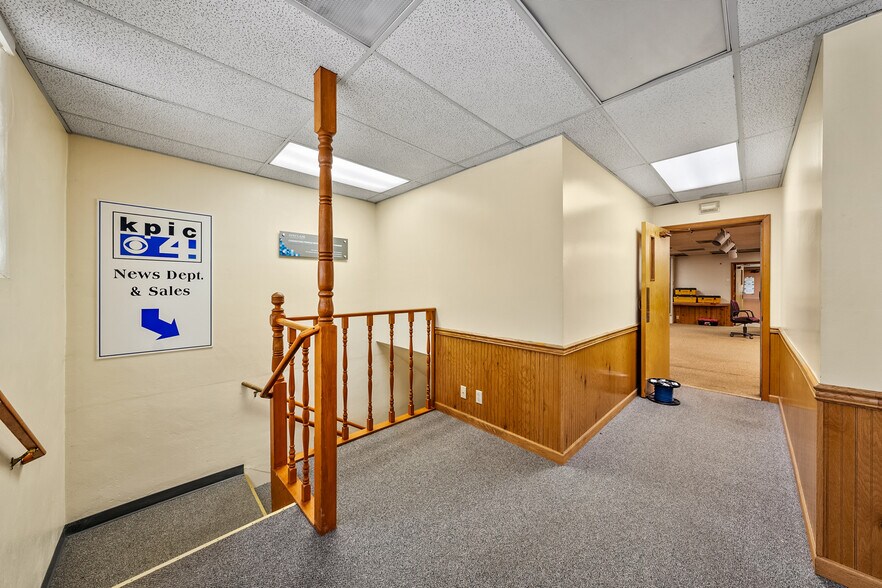 More Photos Of 655 W Umpqua St, Roseburg Radio TVTransmission Facilities For Sale
