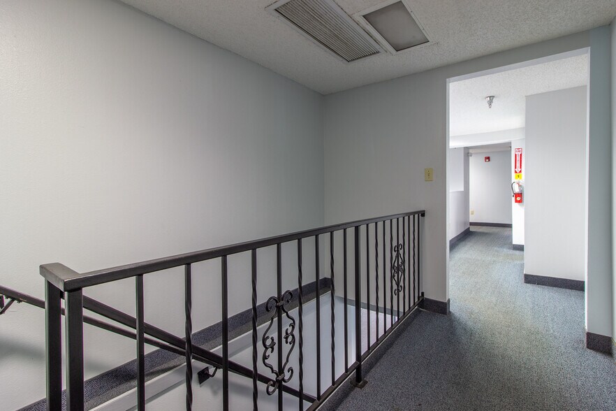 More Photos Of 310 Cypress Rd, Ocala Manufacturing For Sale