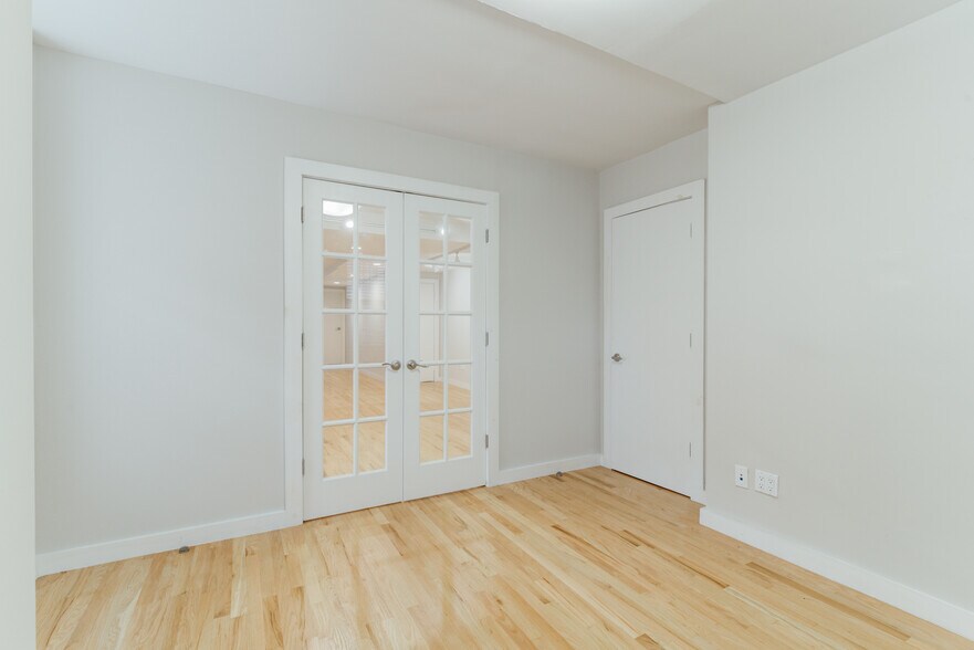 More Photos Of 489 Jersey Ave, Jersey City Storefront Retail Office For Lease