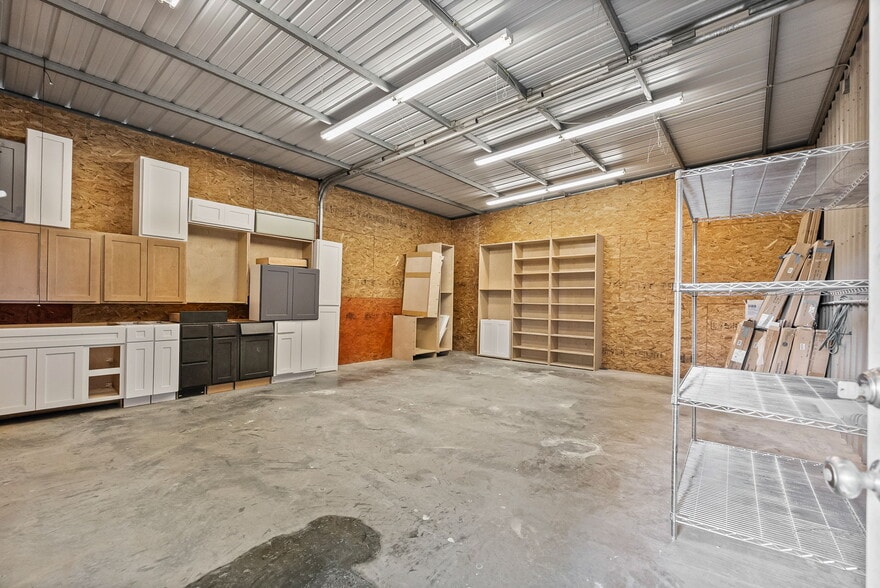 More Photos Of 1811 Alpine Dr, Clarksville Light Manufacturing For Lease