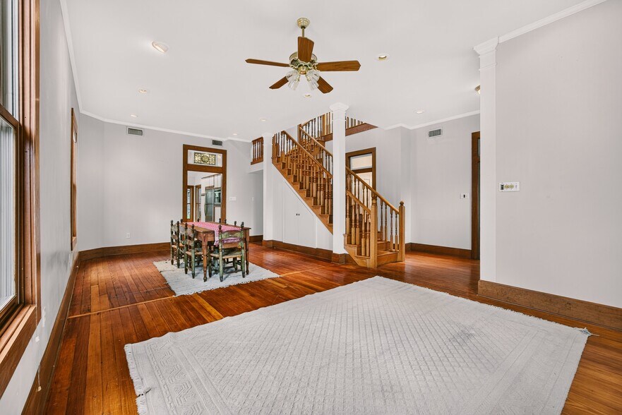 More Photos Of 812 W 10th St, Austin Office For Sale