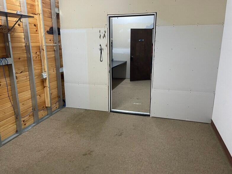 More Photos Of 3557 Wilder Rd, Bay City Freestanding For Lease