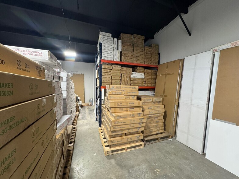 More Photos Of 2103 S 8th St, Rogers Warehouse For Sale