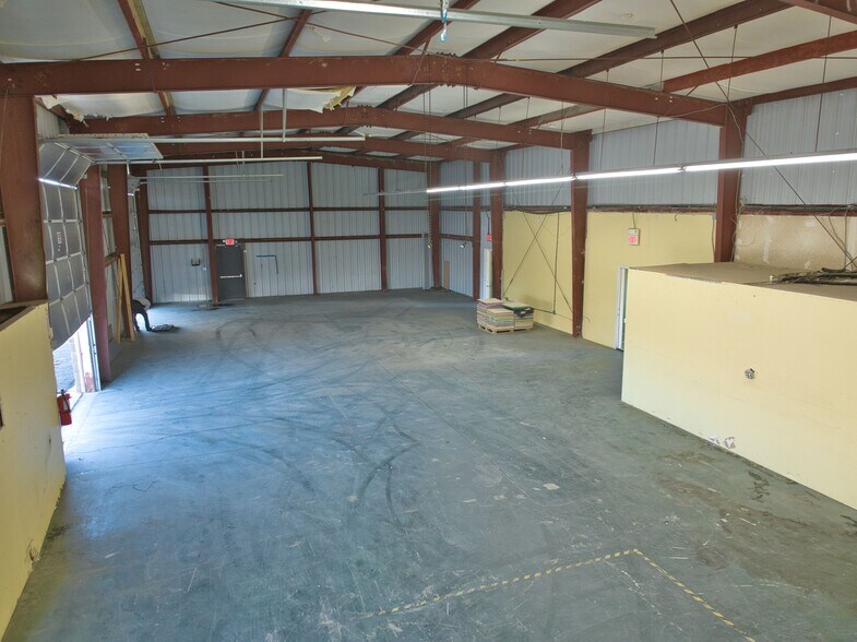 More Photos Of 800 Margaret St, Pahrump Manufacturing For Lease
