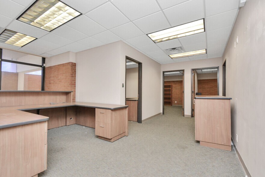 More Photos Of 1500 W Highway 6, Alvin Truck Terminal For Lease
