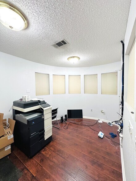 More Photos Of 722 E Wheatland Rd, Duncanville Office For Sale