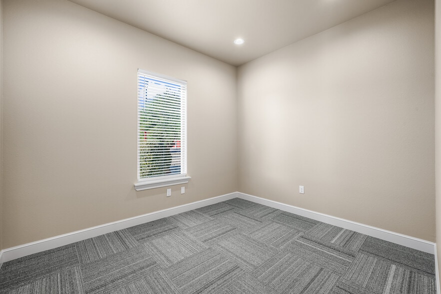 More Photos Of 206 Slide Rd, Lubbock Office For Lease