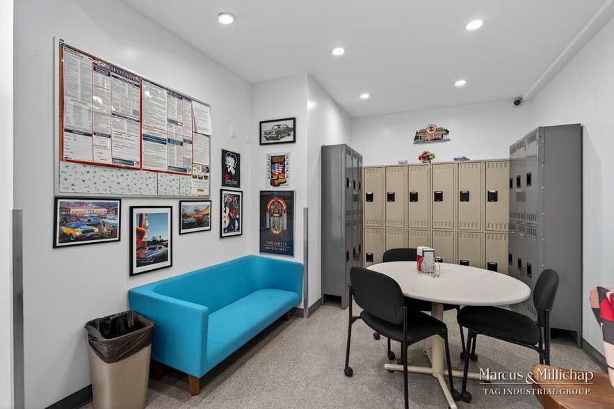 More Photos Of 6700 Valjean Ave, Van Nuys Warehouse For Sale