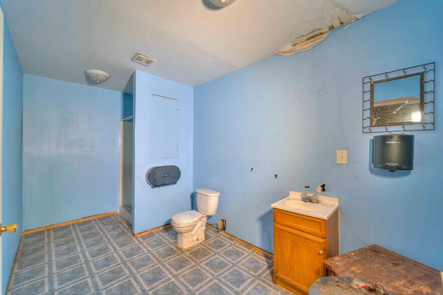 More Photos Of 409 Hupp Ave, Jackson Flex For Sale