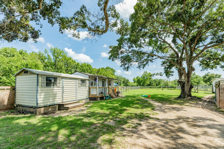 More Photos Of 2230 Nancy St, Alvin Specialty For Sale