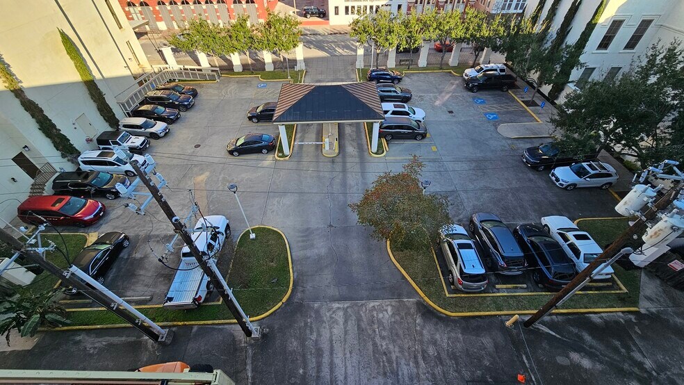 More Photos Of 2100 Market St, Galveston Parking Garage For Sale