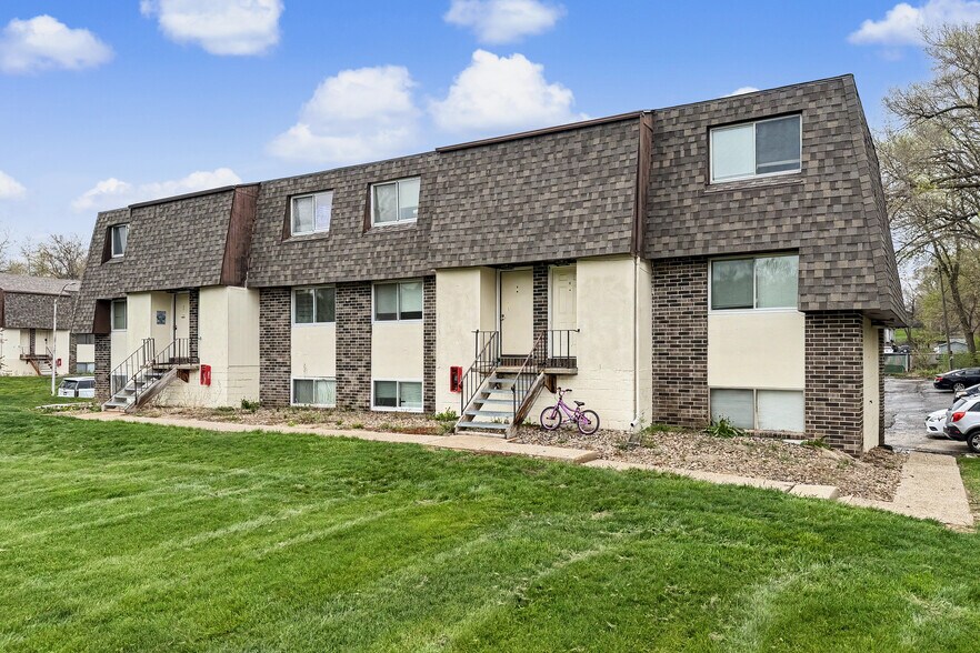 More Photos Of 920 Meadow Ln, Des Moines Apartments For Sale