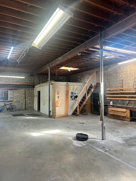 More Photos Of 702 W Anaheim St, Wilmington General Retail For Sale