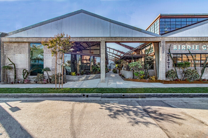 More Photos Of 2419-2425 Michigan Ave, Santa Monica Loft Creative Space For Lease