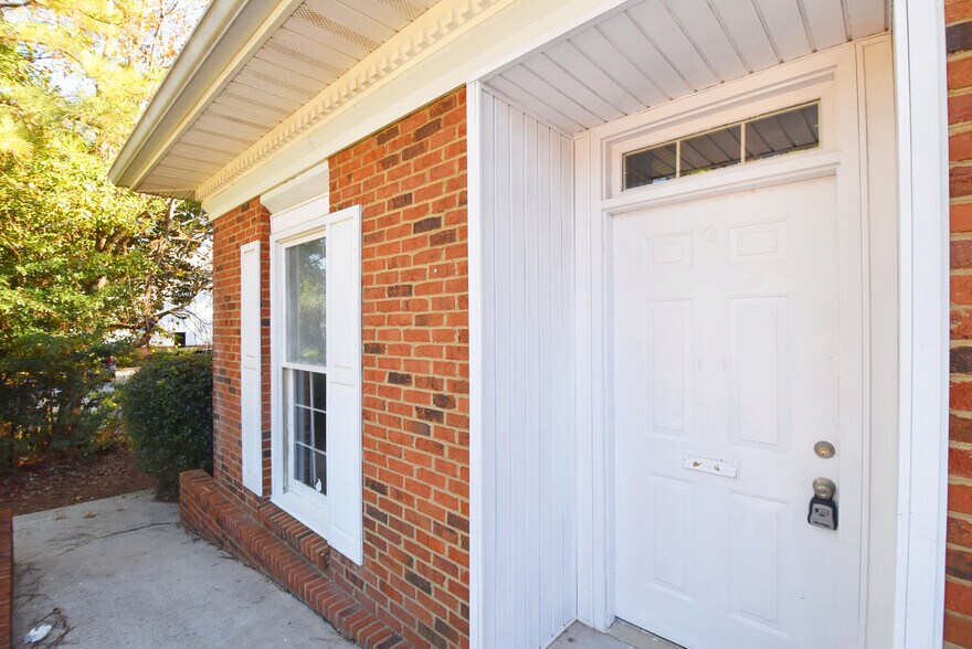 More Photos Of 109 N 85 Pky, Fayetteville Office For Lease