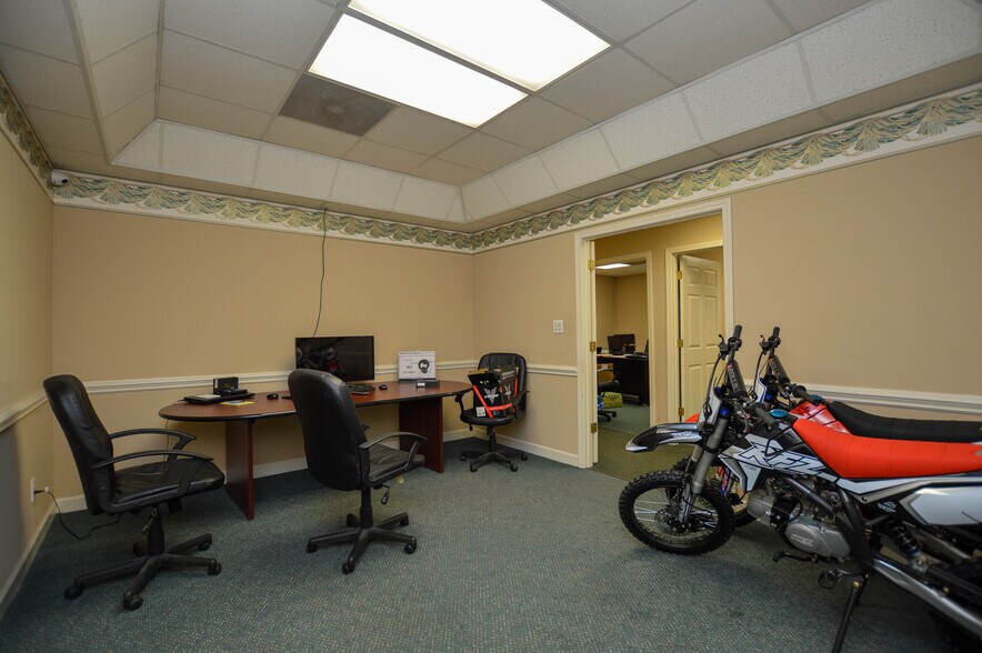 More Photos Of 12056 Stallings Commerce Dr, Matthews Showroom For Lease