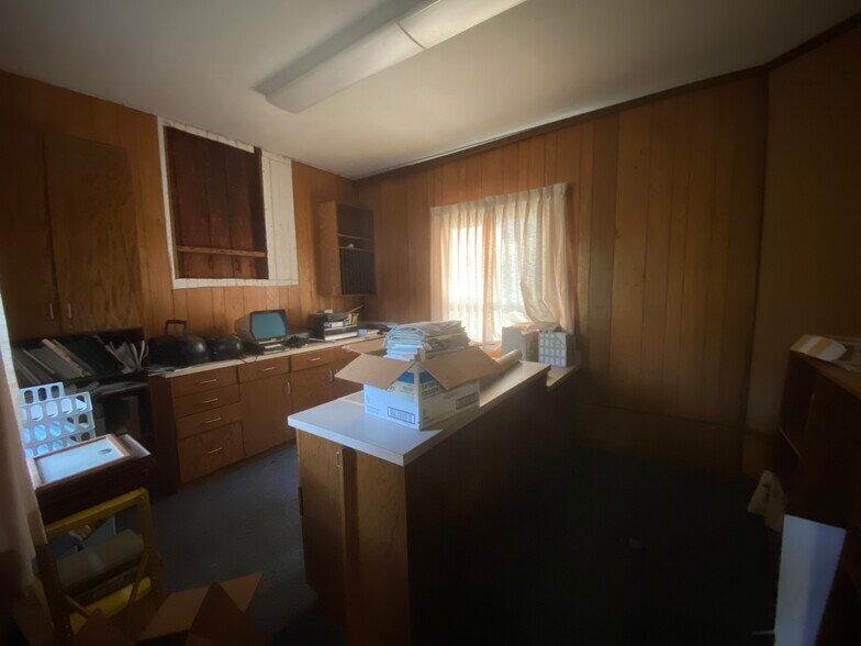 More Photos Of 8247 Morman Temple, Baker Specialty For Sale