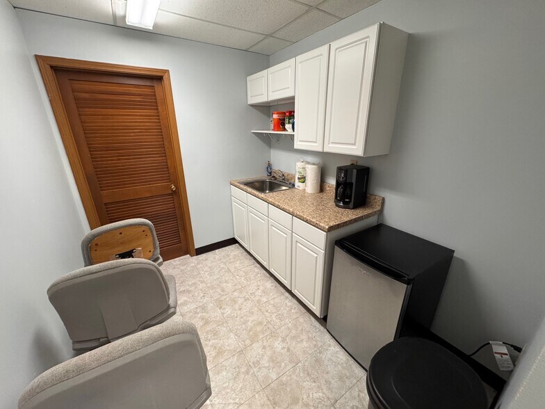 More Photos Of 13990 Olive Blvd, Chesterfield Office For Lease