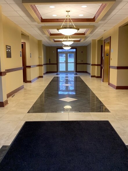 More Photos Of 204 Caughman Farm Ln, Lexington Office For Lease