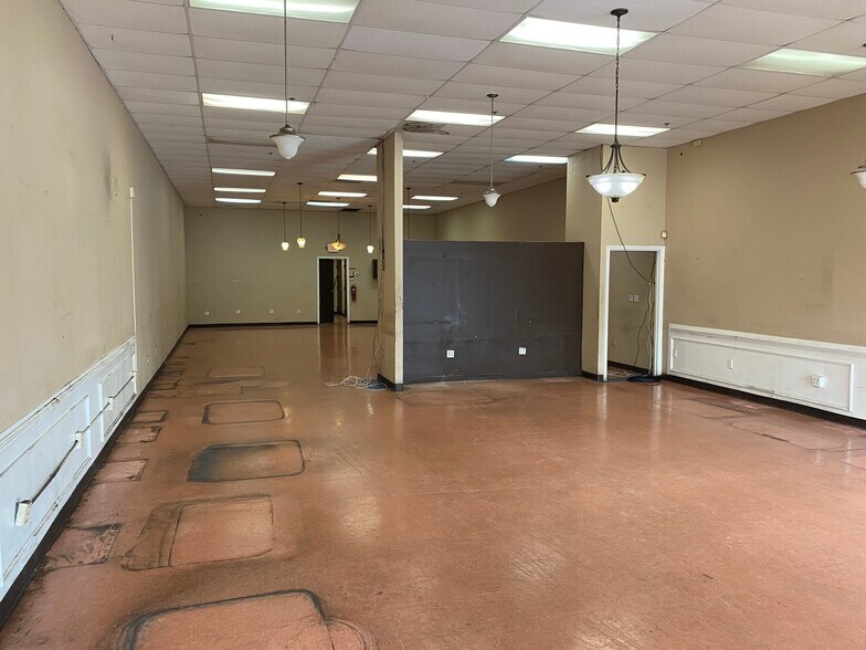 More Photos Of 2076 Candler Rd, Decatur Freestanding For Sale