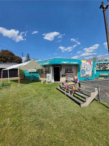 Primary Photo Of 1874 Grand Central Ave, Horseheads General Retail For Sale
