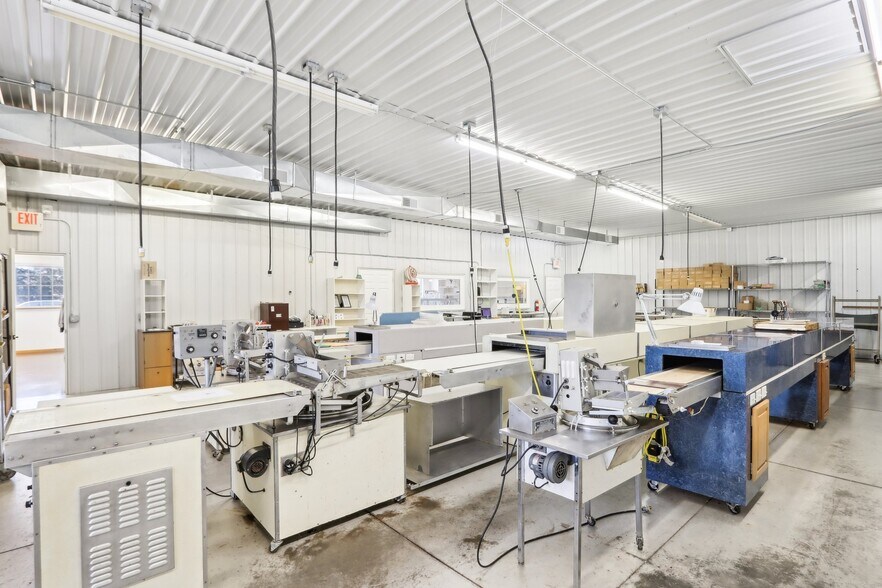 More Photos Of 680 Enterprise Dr, Lake Mills General Retail For Sale