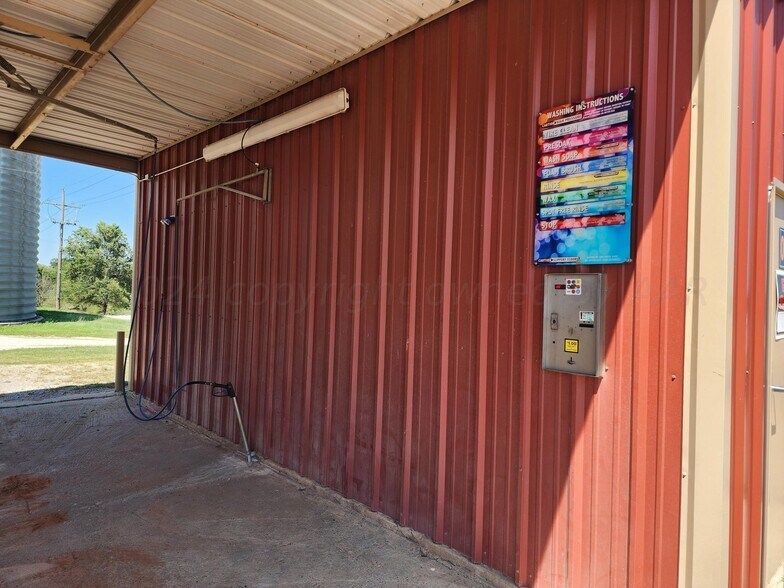 More Photos Of 2001 E Oklahome Ave, Wheeler Carwash For Sale