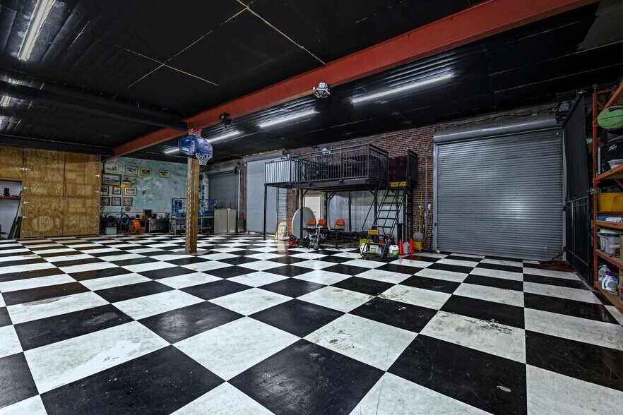 More Photos Of 101 W Main St, Hogansville Distribution For Sale