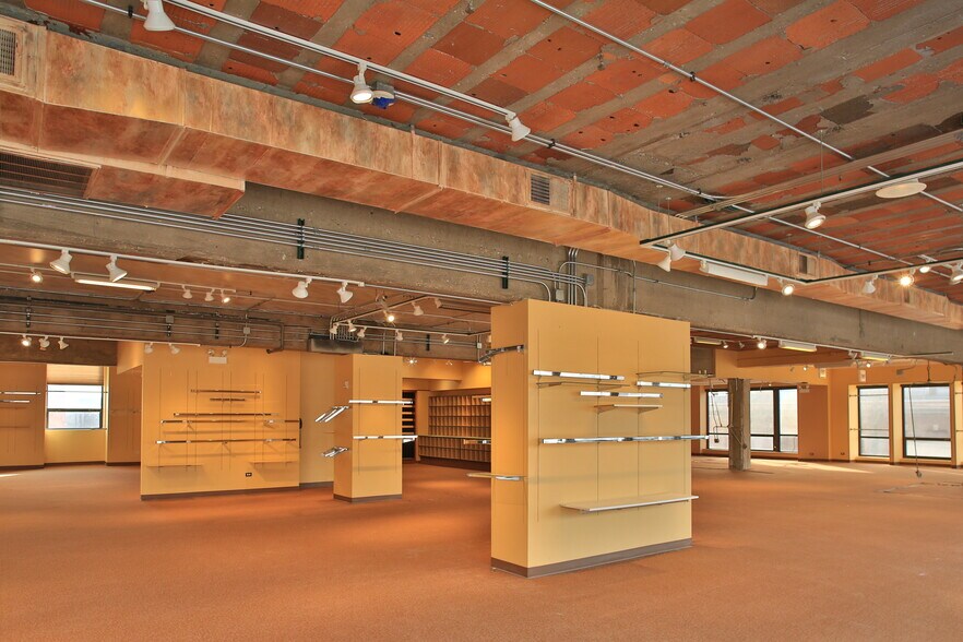 More Photos Of 557 W Polk St, Chicago Research And Development For Lease