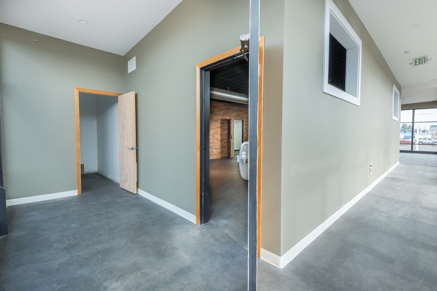 More Photos Of 1133 SE 82nd Ave, Portland Auto Repair For Sale