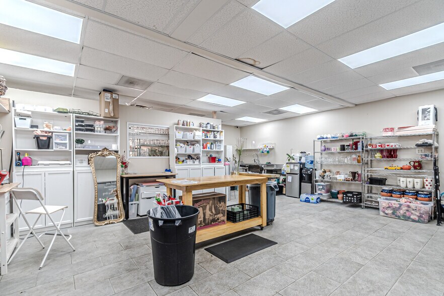 More Photos Of 16522-16536 Park Row, Houston Light Distribution For Lease