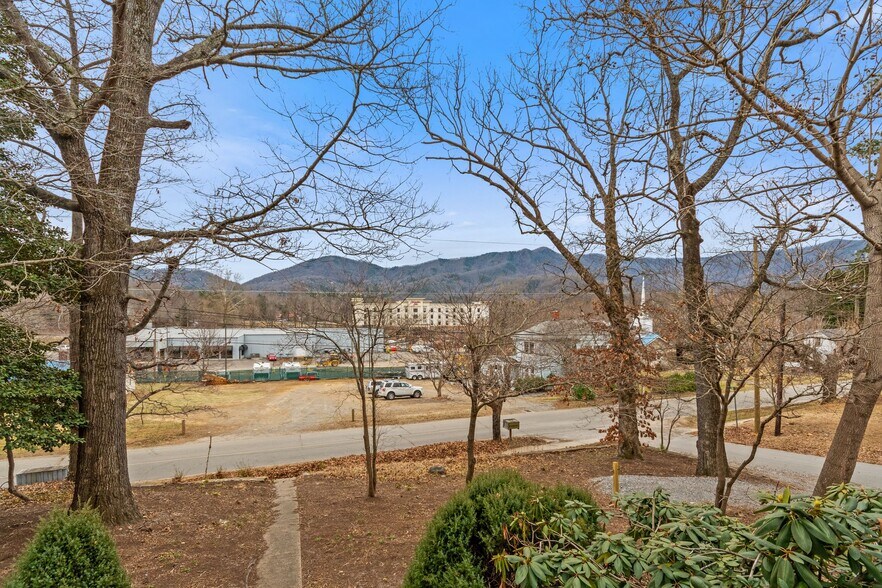 More Photos Of 33 Vance Ave, Black Mountain Apartments For Sale