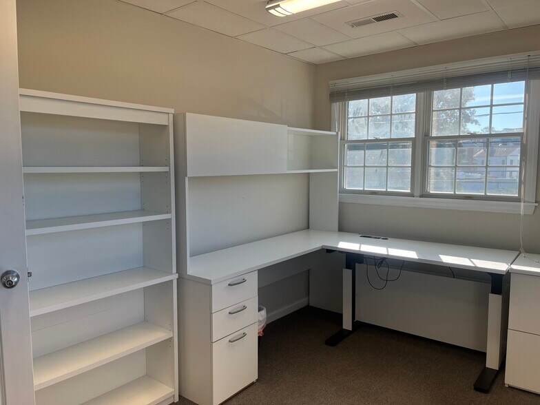 More Photos Of 27 Pine St, New Canaan Office For Sale