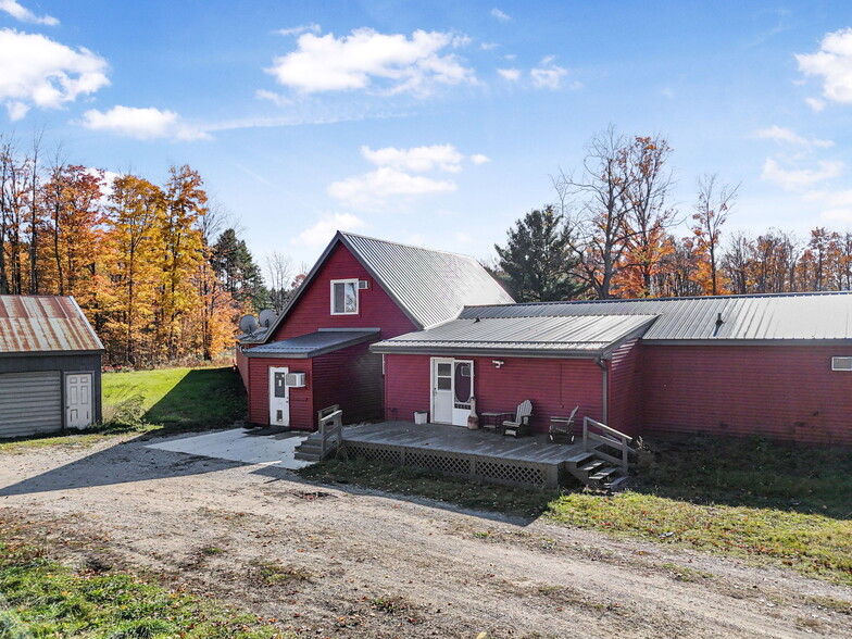 More Photos Of 10422 Cadillac Hwy, Thompsonville Hotel For Sale