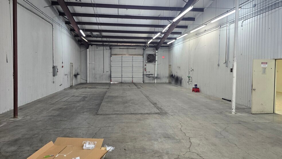 More Photos Of 501 Tradesmen's Park Dr, Hutto Warehouse For Lease