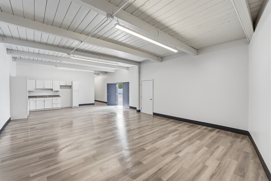 More Photos Of 1409 S Sportsman Dr, Compton Truck Terminal For Lease