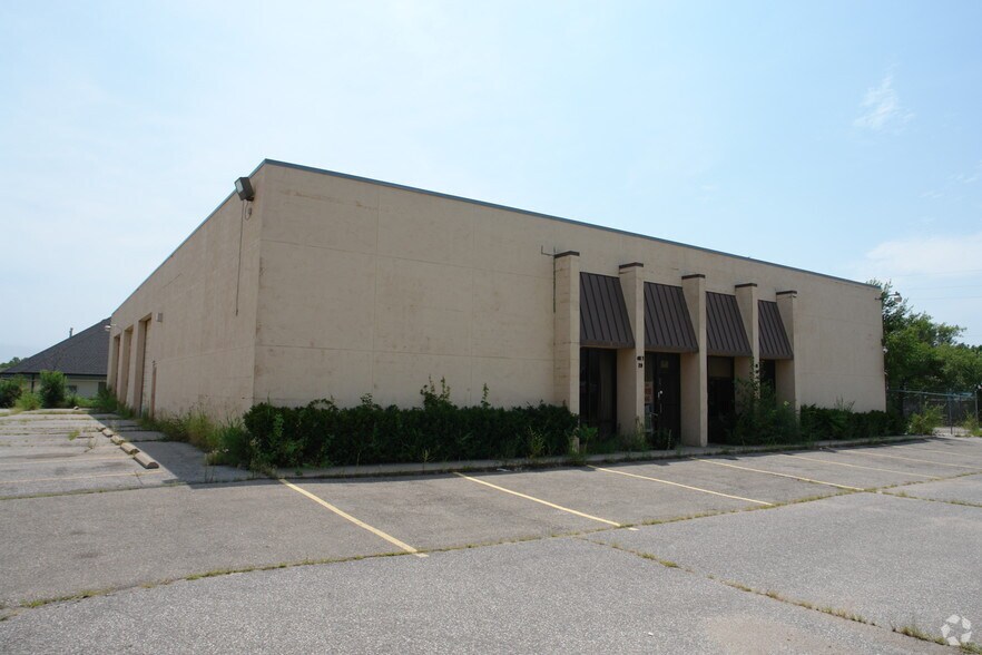 Primary Photo Of 1630 S St Clair St, Wichita Warehouse For Lease