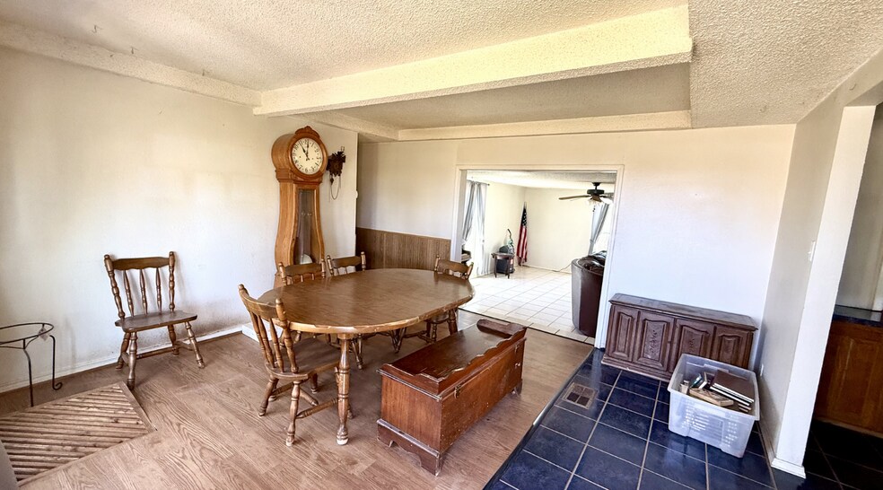 More Photos Of 1310 County 145 rd, Midland Flex For Sale