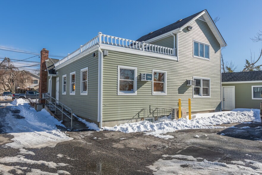 More Photos Of 128 Carleton Ave, East Islip Office For Sale